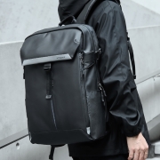 机能骑行双肩包男款都市通勤背包休闲出行大容量旅行包电脑包男包